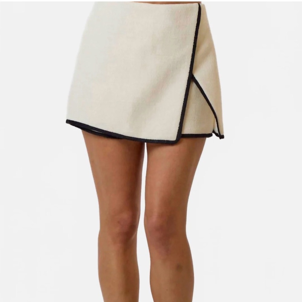 NWT- Teresa Contrast Boucle Wrapped Skort/Skirt